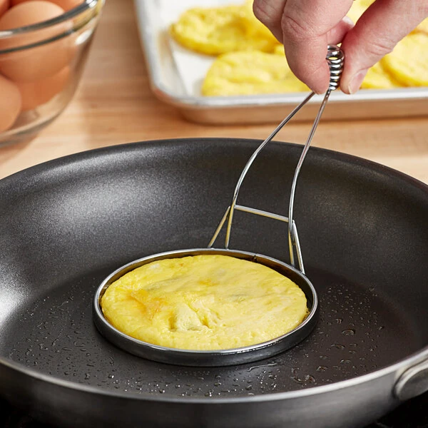 American Metalcraft 4" Chrome-Plated Egg Ring with Coil Handle ER444