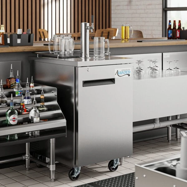 Avantco UDD-1-HC-S Single Tap Kegerator Beer Dispenser - Stainless Steel, (1) 1/2 Keg Capacity