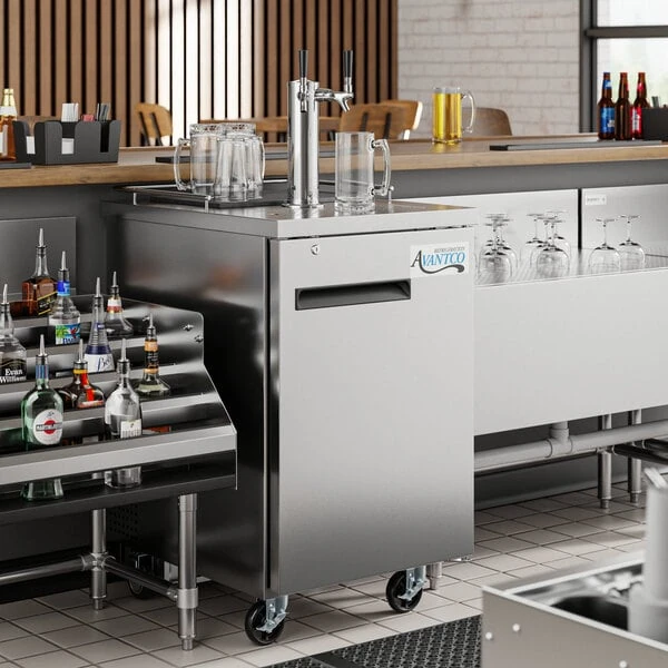 Avantco UDD-1-HC-S Double Tap Kegerator Beer Dispenser - Stainless Steel, (1) 1/2 Keg Capacity