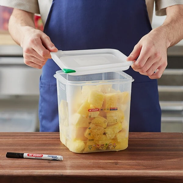 Araven 4.2 Qt. Translucent Square Polypropylene Food Storage Container with Airtight Lid