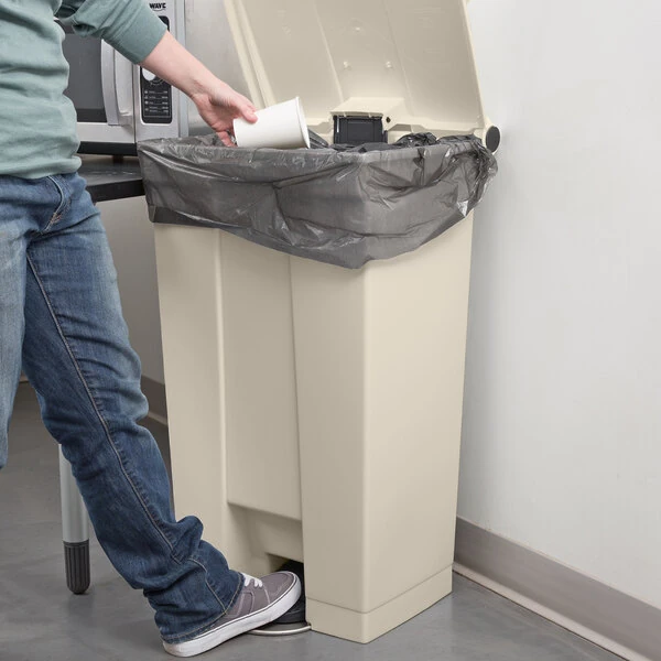Rubbermaid® FG614600BEIG Beige Rectangular Plastic Mobile Step-On Container 92 Qt. / 23 Gallon