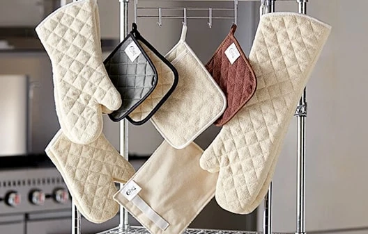 Oven Mitts and Pot Holders