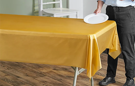 Disposable Tablecloths & Runners